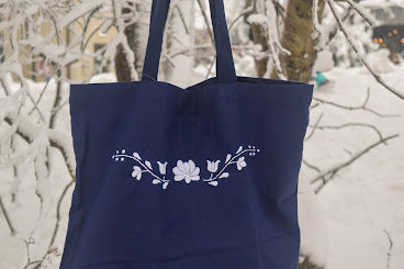 Evike Tote bag