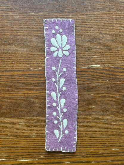 Lila Bookmarker